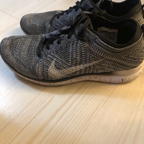 Nike women’s flynit racers size 8 - Picture 2 of 4